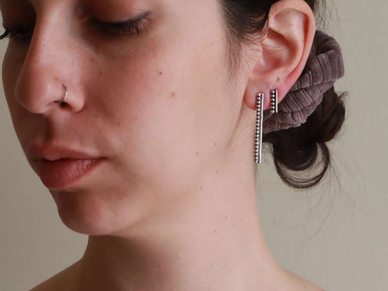 Granules stud earrings  