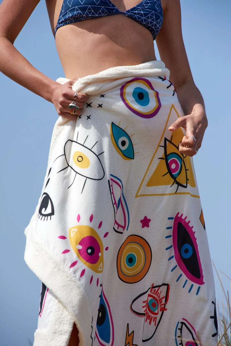 STARRY EYES SIGNATURE BEACH TOWEL  