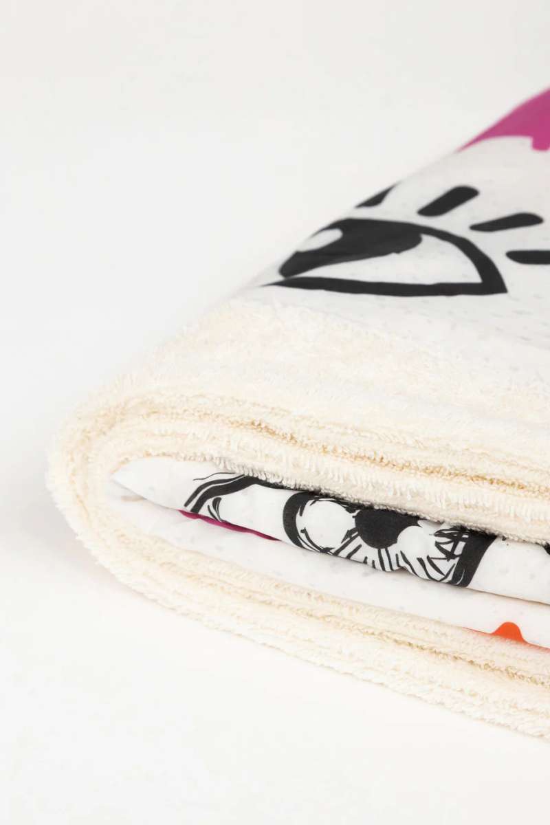 STARRY EYES SIGNATURE BEACH TOWEL  